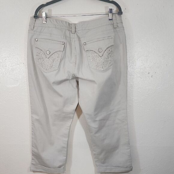 Nine West Y2K Style Creme Colored With Embellished Pockets Capri Jeans Size 16 - Picture 3 of 6